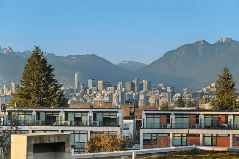 306 505 W 30TH AVENUE - photo 4 of 25