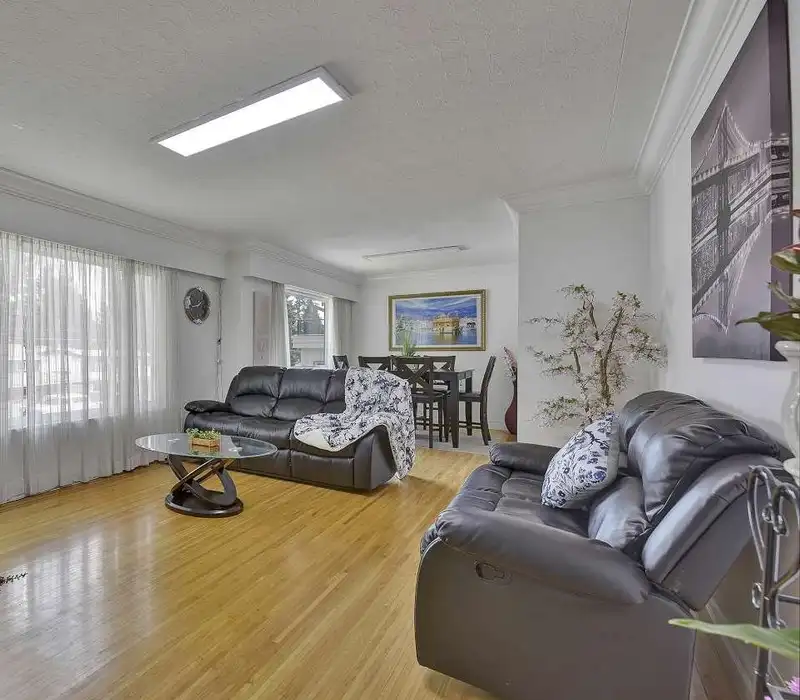 10121 127B STREET - photo 3 of 32