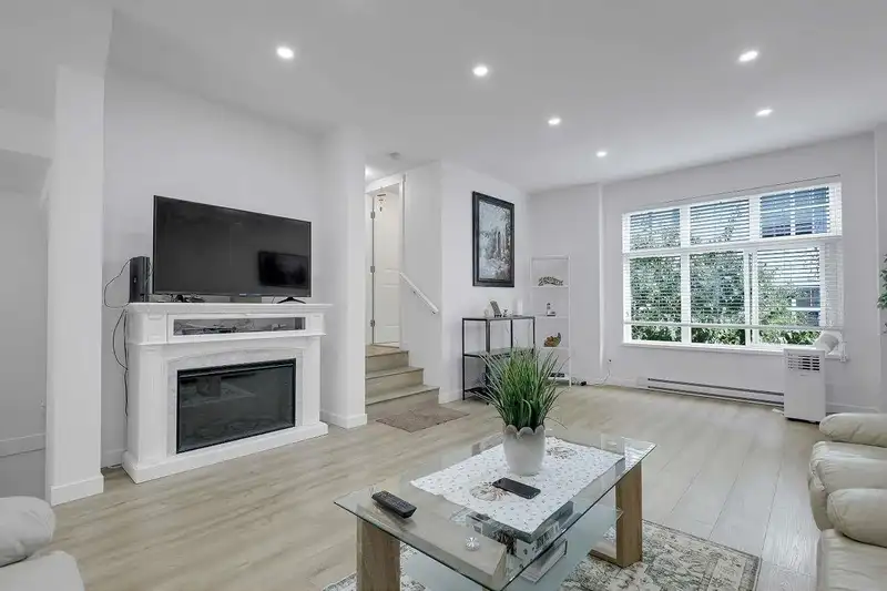 8 10433 158 STREET - photo 3 of 25