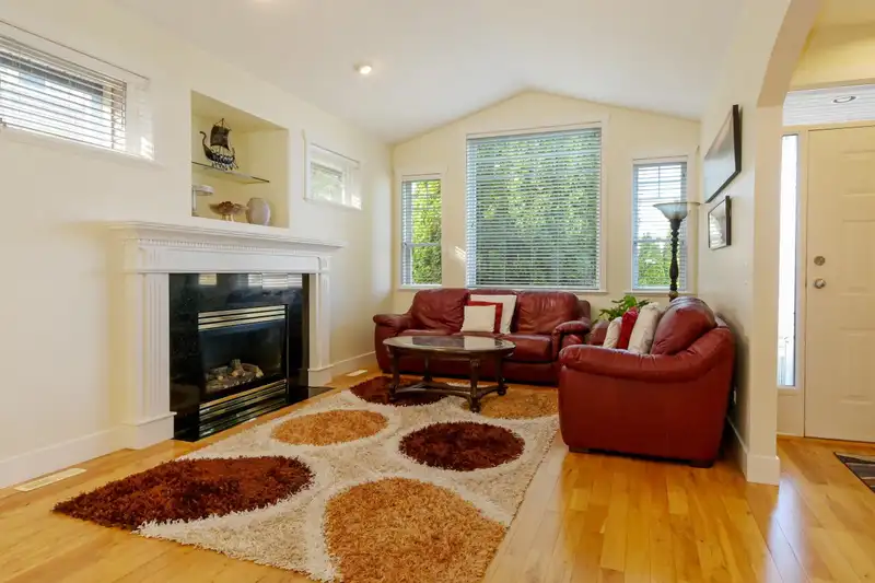 6122 164 STREET - photo 3 of 25