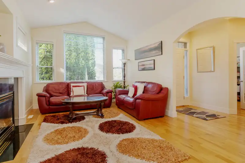 6122 164 STREET - photo 4 of 25