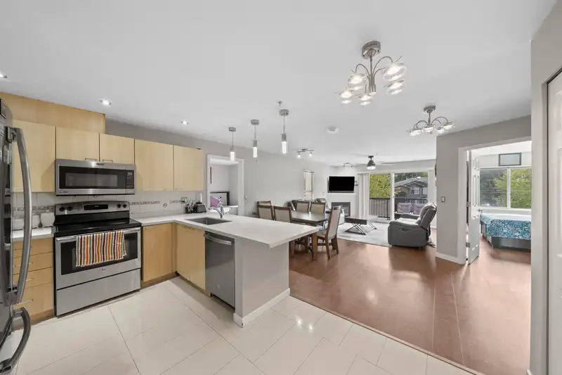 207 12083 92A AVENUE - photo 2 of 24