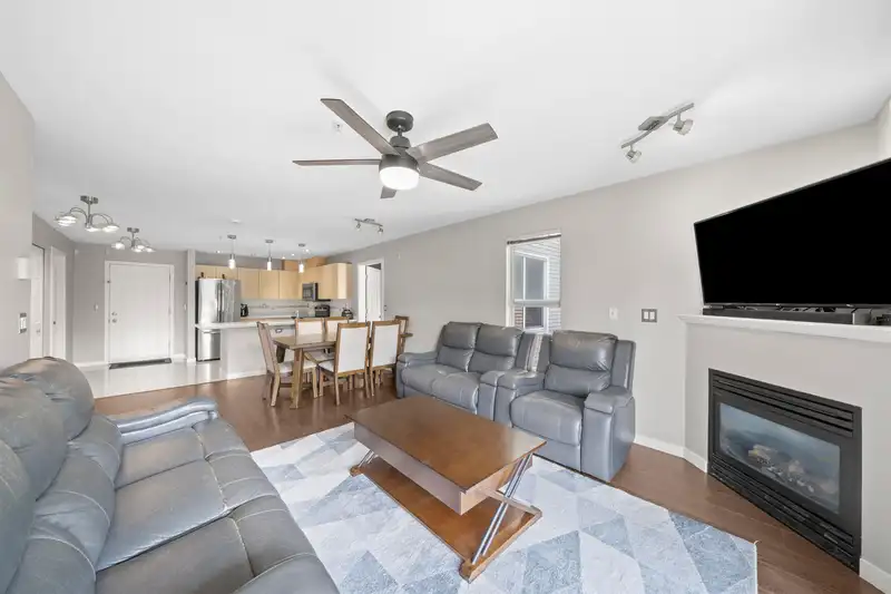 207 12083 92A AVENUE - photo 4 of 24