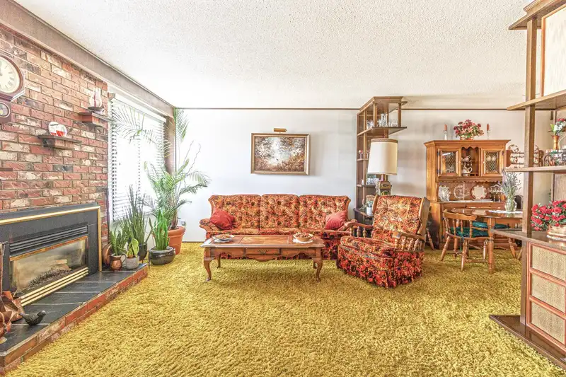 5731 172B STREET - photo 4 of 22
