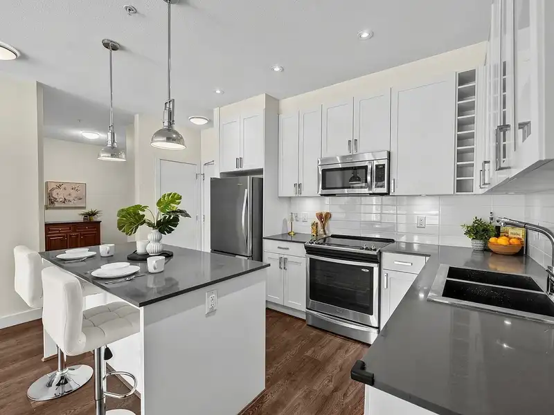 202 16398 64 AVENUE - photo 1 of 29