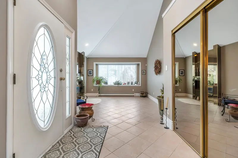 1372 OXFORD STREET - photo 4 of 25