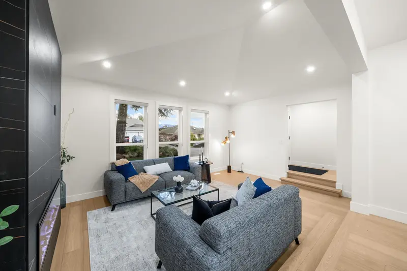 2451 GROSVENOR PLACE - photo 4 of 25