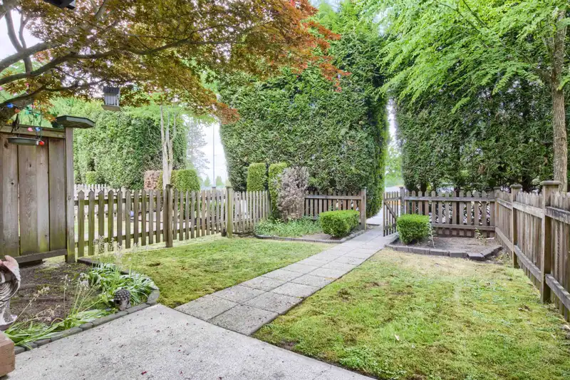 21 6366 126 STREET - photo 2 of 21