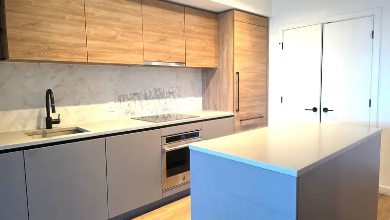 809 10448 UNIVERSITY DRIVE - photo 2 of 12