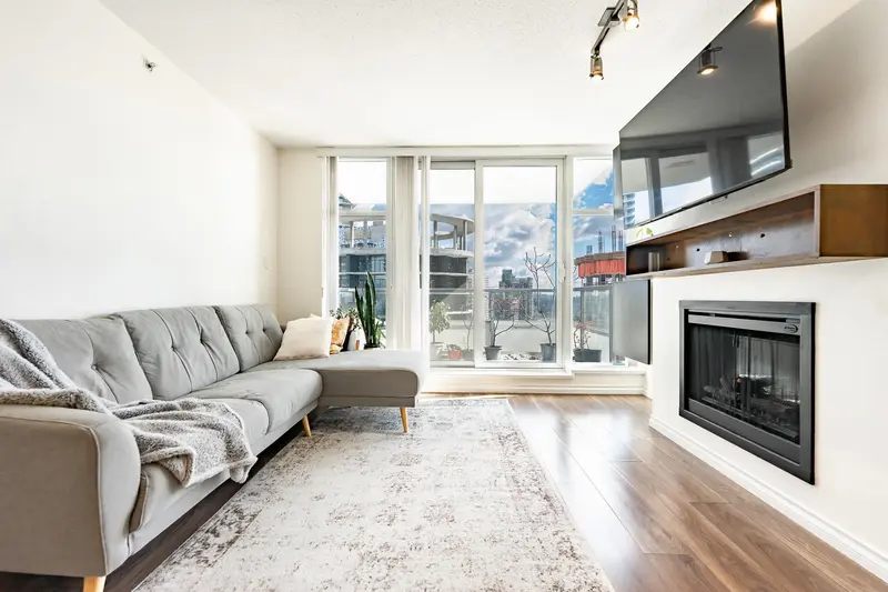 2703 2289 YUKON CRESCENT - photo 3 of 25