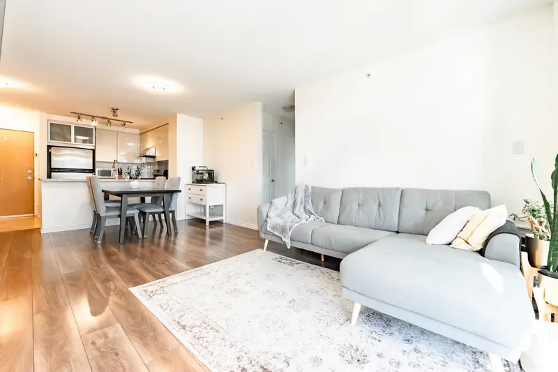 2703 2289 YUKON CRESCENT - photo 4 of 25