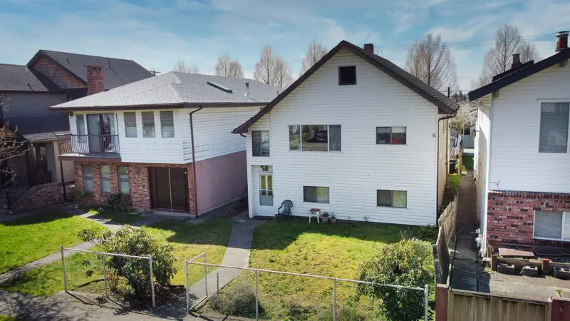 5829 MCKINNON STREET - photo 3 of 14