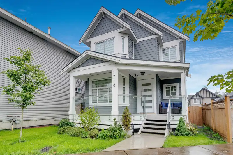 19110 67A AVENUE - photo 2 of 40