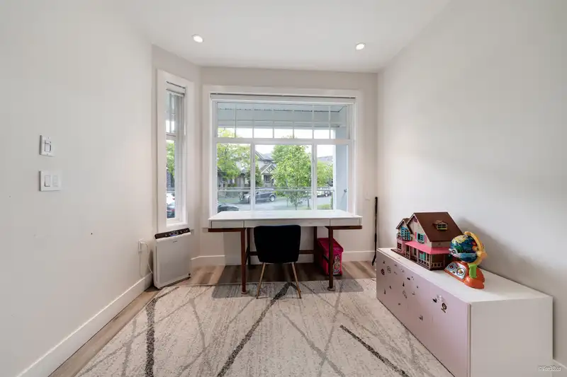 19110 67A AVENUE - photo 3 of 40