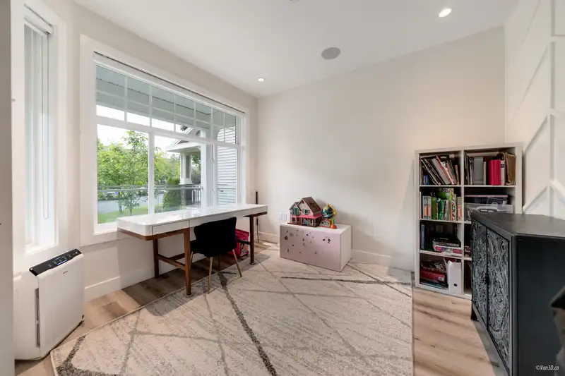 19110 67A AVENUE - photo 4 of 40