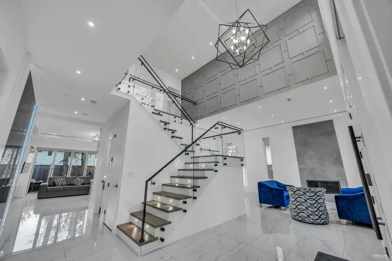 14138 75A AVENUE - photo 2 of 32