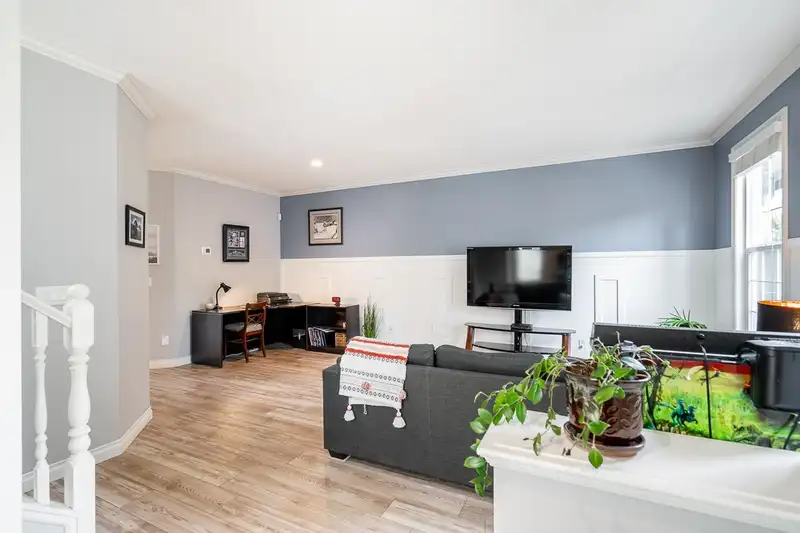 7018 179A STREET - photo 3 of 35