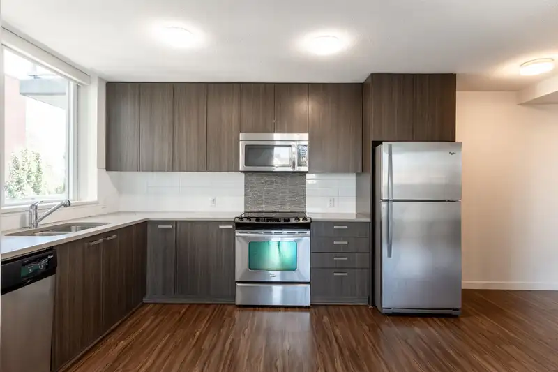 302 13325 102A AVENUE - photo 2 of 29