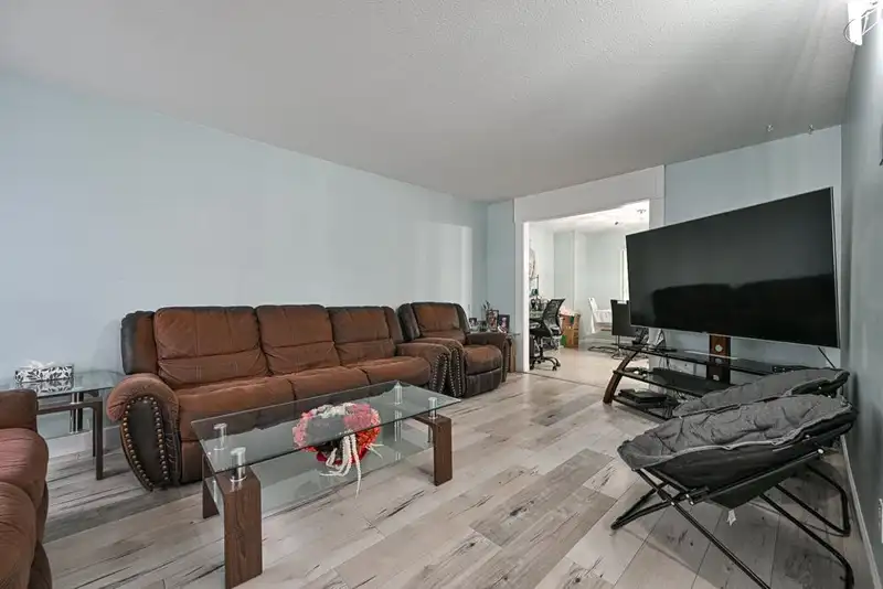 14346 68B AVENUE - photo 4 of 29