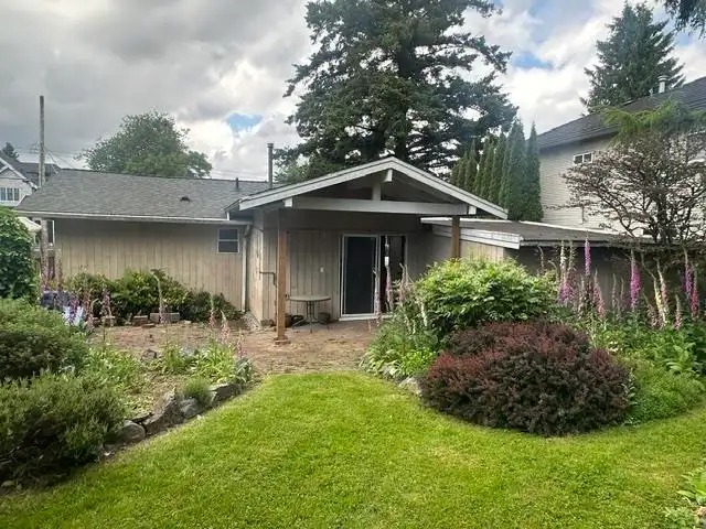 13130 110 AVENUE - photo 2 of 14