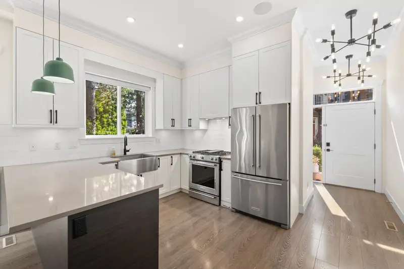 14 1454 162B STREET - photo 3 of 25