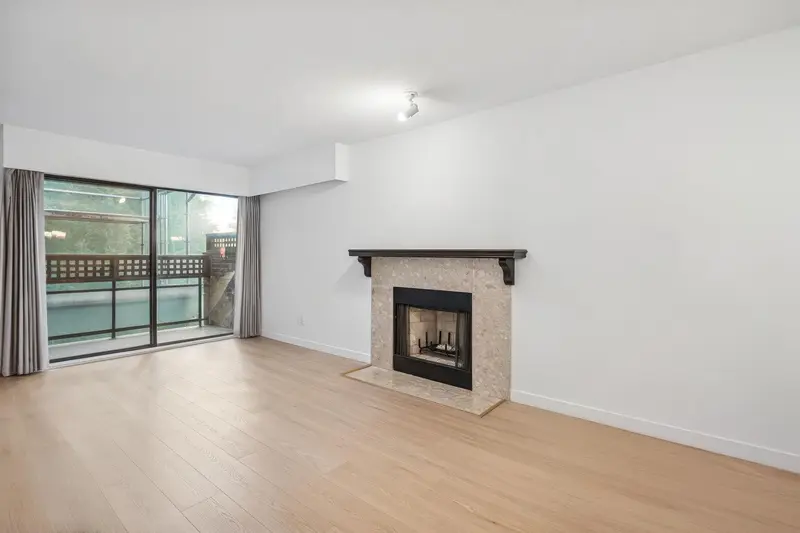 408 2320 W 40TH AVENUE - photo 4 of 19