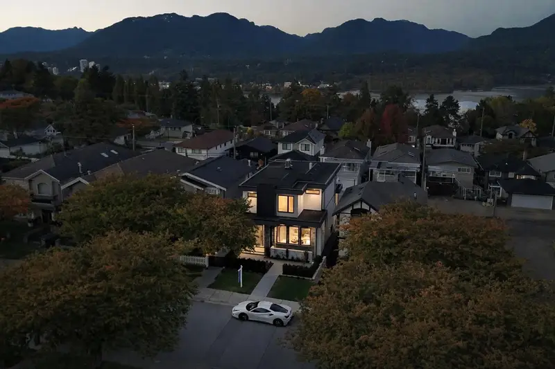 4413 OXFORD STREET - photo 2 of 25