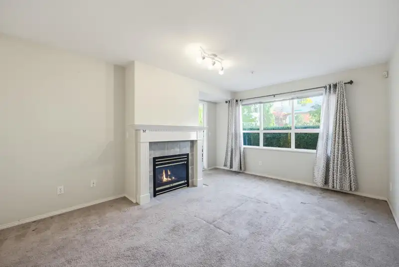 101 13860 70 AVENUE - photo 4 of 25
