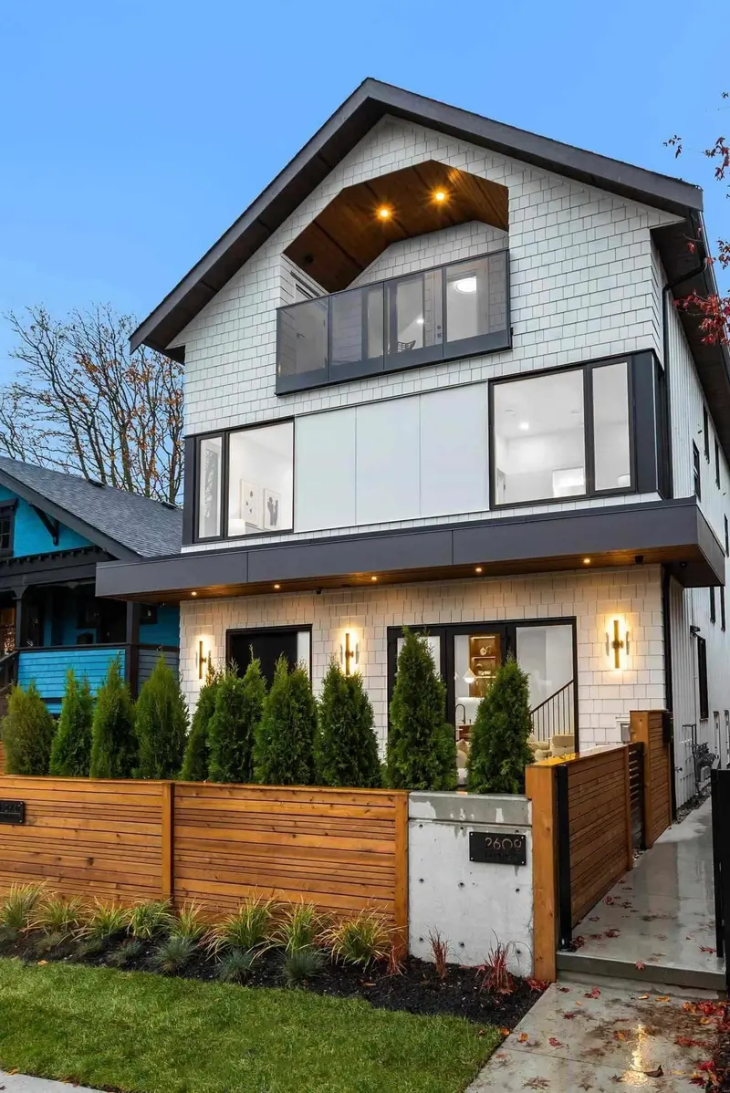 2609 DUNDAS STREET - photo 1 of 1