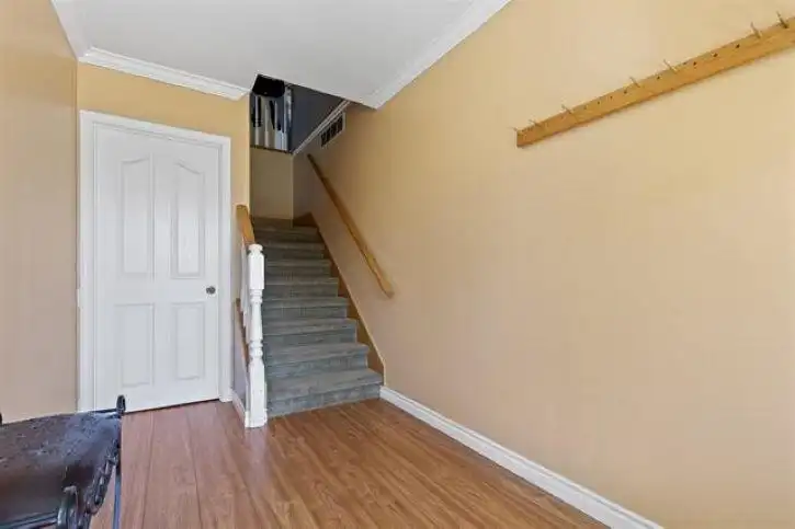 14271 67 AVENUE - photo 3 of 33