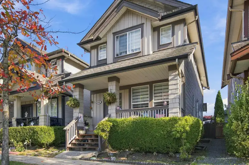 6926 190 STREET - photo 2 of 25