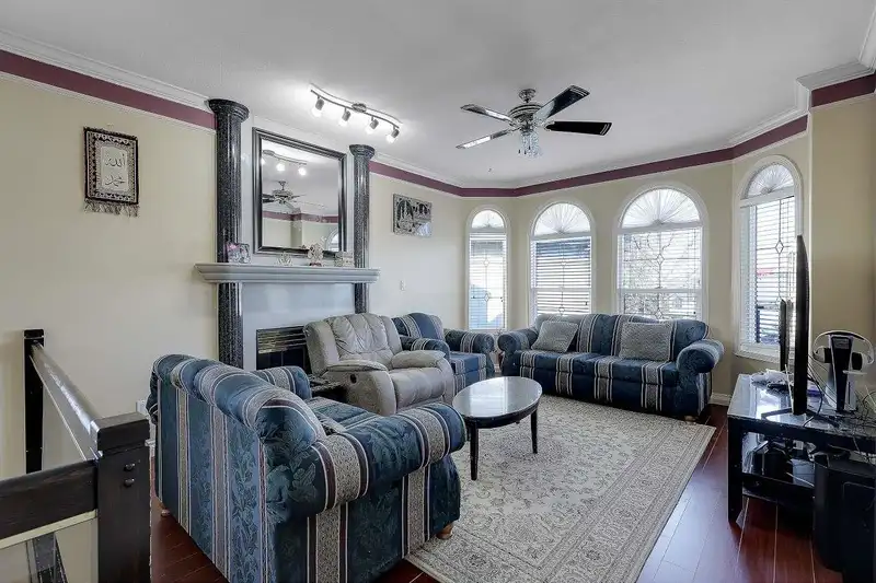7563 127 STREET - photo 3 of 36
