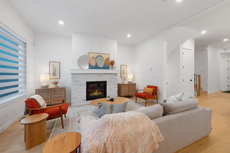 19623 75 AVENUE - photo 4 of 25