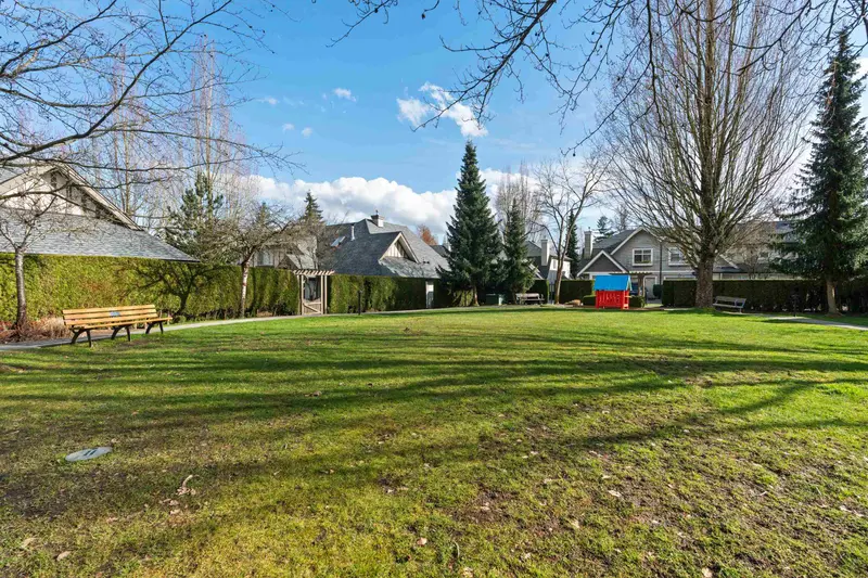 56 15968 82 AVENUE - photo 3 of 25