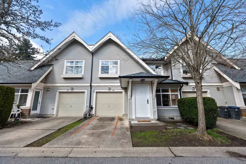 56 15968 82 AVENUE - photo 4 of 25