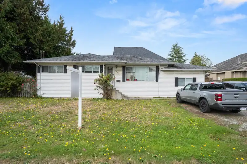 12411 78 AVENUE - photo 2 of 10