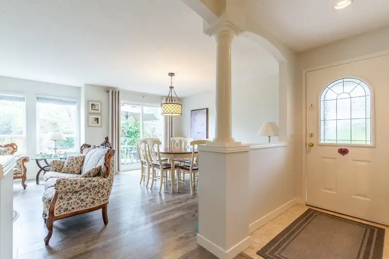 328 13888 70 AVENUE - photo 3 of 40