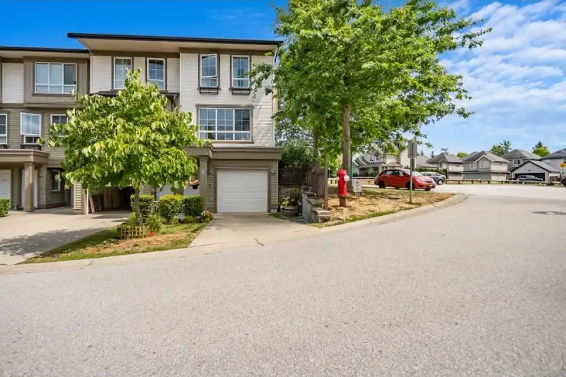 16 19505 68A AVENUE - photo 1 of 26