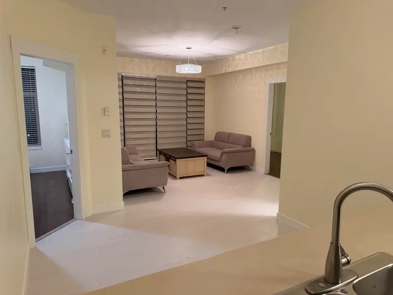 217 33545 RAINBOW AVENUE - photo 3 of 7