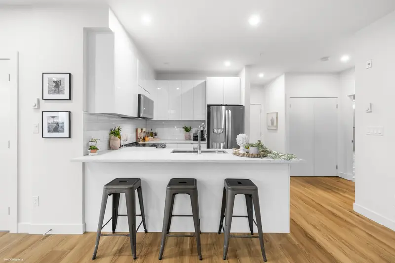 101 20081 68 AVENUE - photo 2 of 20