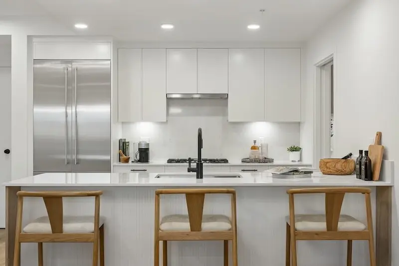 1 33160 PLAXTON CRESCENT - photo 4 of 17