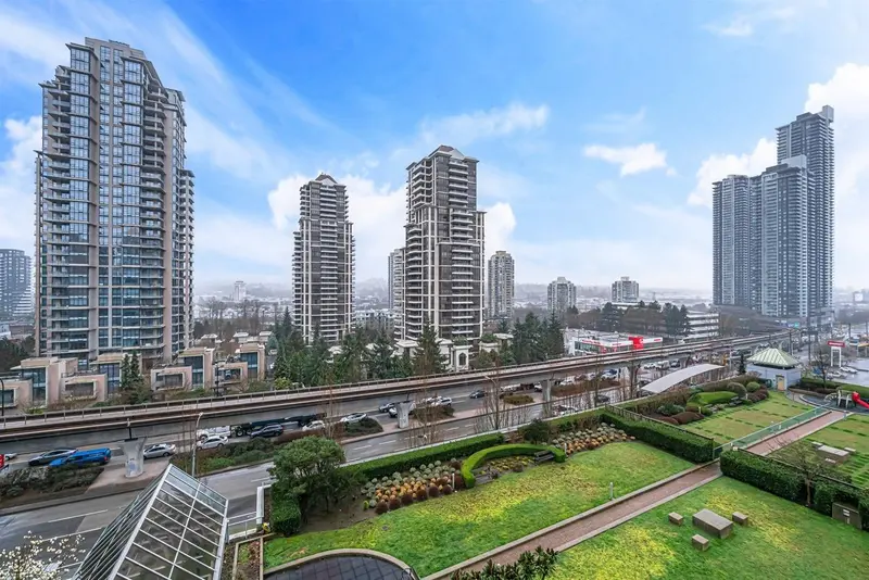 802 4398 BUCHANAN STREET - photo 4 of 25