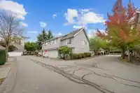 56 16995 64 AVENUE - thumbnail 2