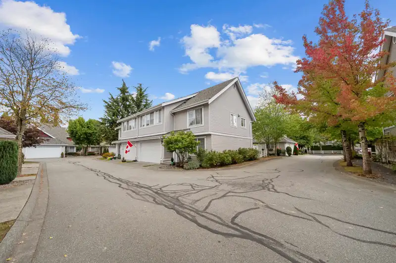 56 16995 64 AVENUE - photo 2 of 40