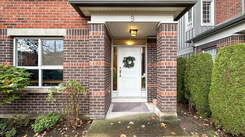 9 18777 68A AVENUE - photo 4 of 32