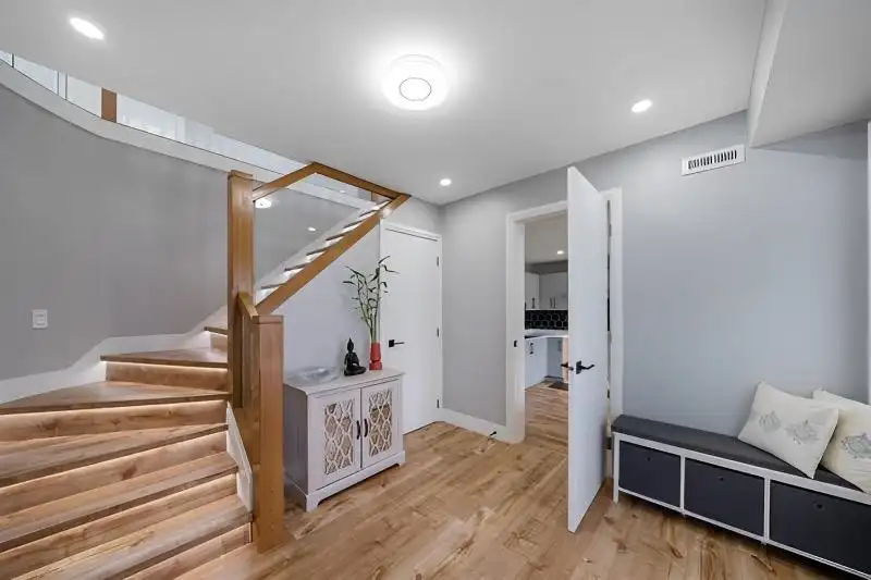 9482 153 STREET - photo 2 of 28
