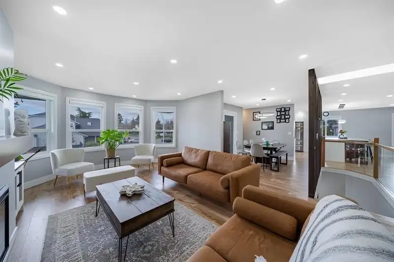 9482 153 STREET - photo 4 of 28