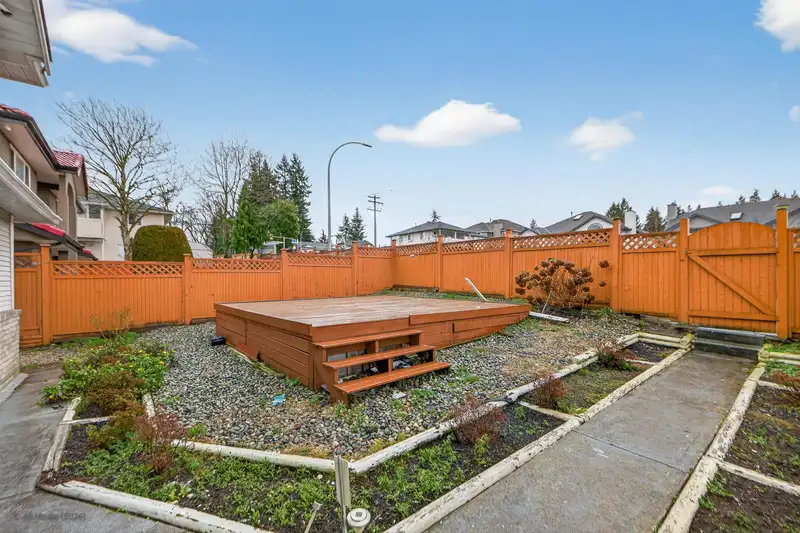 12369 64 AVENUE - photo 3 of 31