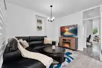 5653 148A STREET - thumbnail 4