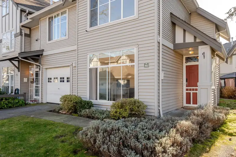 94 6465 184A STREET - photo 2 of 40